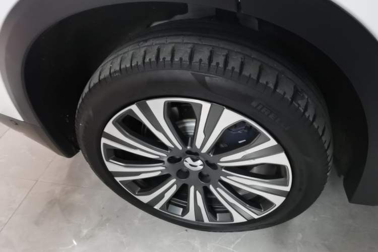 Used Nio ES8 2024 75 kWh Right Rear Wheel Hub