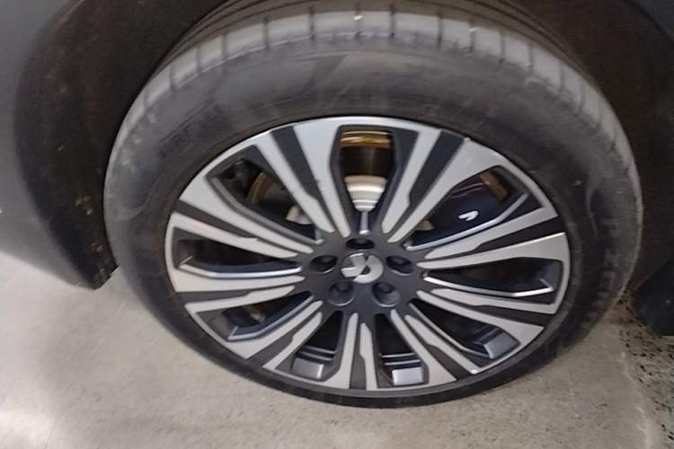 Used Nio ES8 2024 75 kWh Right Rear Wheel Hub