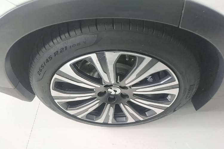 Used Nio ES8 2024 75 kWh Right Rear Wheel Hub