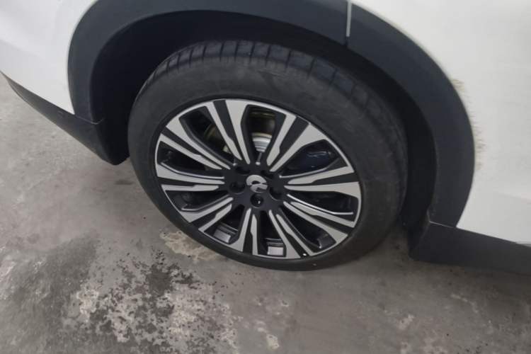 Used Nio ES8 2024 75 kWh Executive Edition Right Rear Wheel Hub