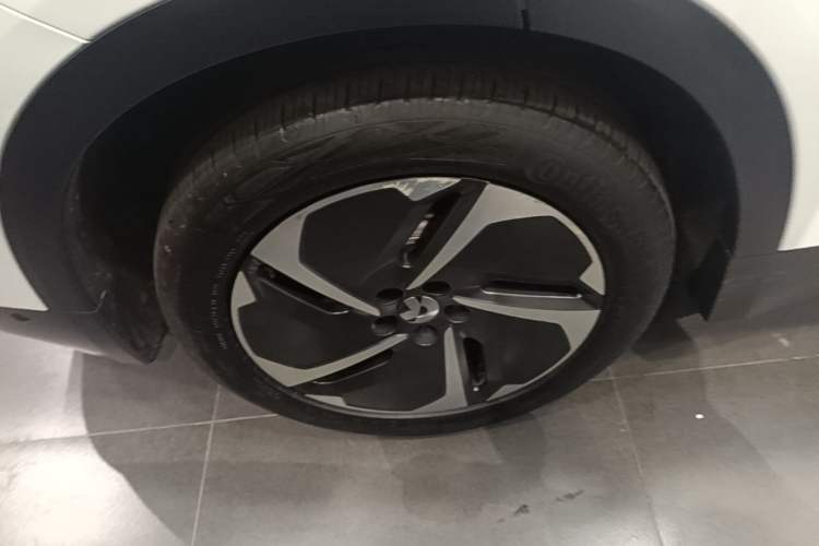 Used Nio ES8 2024 75 kWh Executive Edition Right Rear Wheel Hub