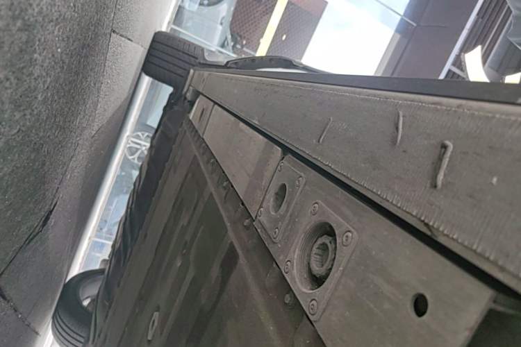 Used Nio ES8 2024 75 kWh Right Side Sill