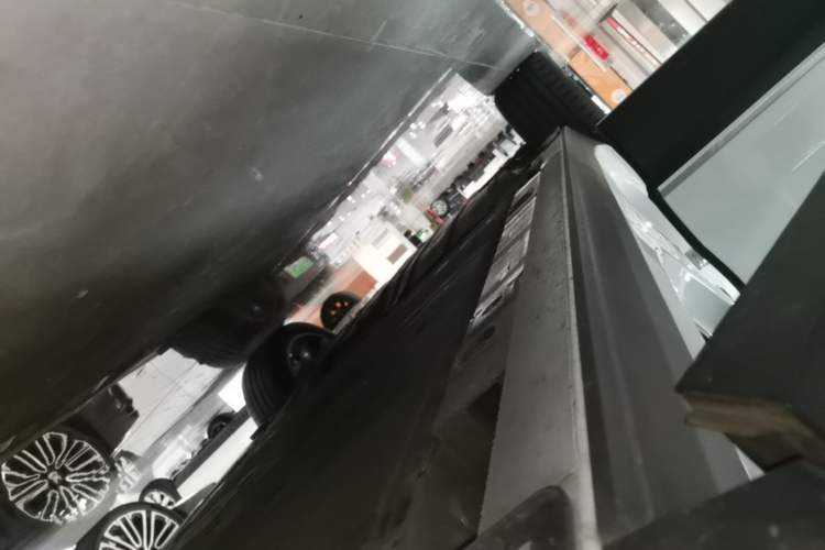 Used Nio ES8 2024 75 kWh Right Side Sill