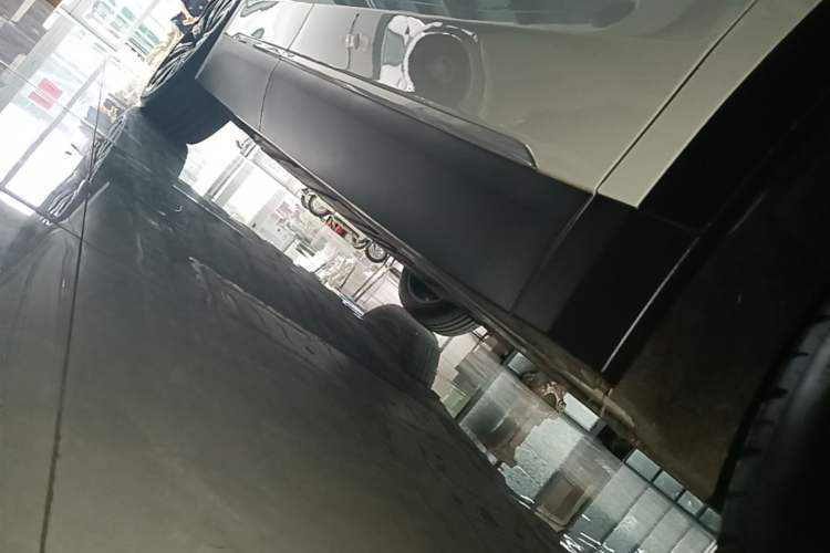 Used Nio ES8 2024 75 kWh Right Side Sill