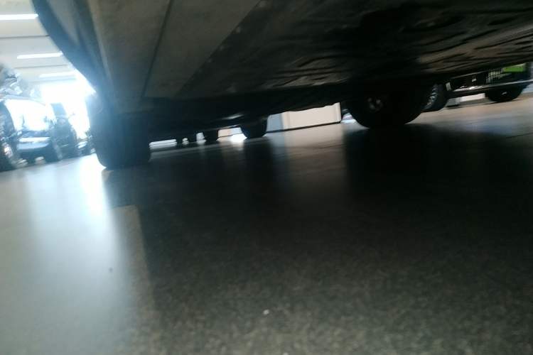 Used Nio ES8 2024 75 kWh Right Side Sill
