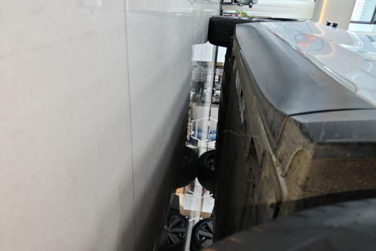 Used Nio ES8 2024 100kWh Right Side Sill
