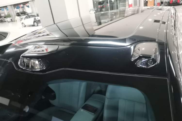 Used Nio ES8 2024 75 kWh Roof