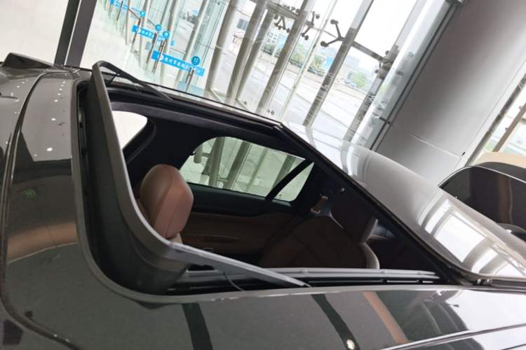 Used Nio ES8 2024 75 kWh Roof