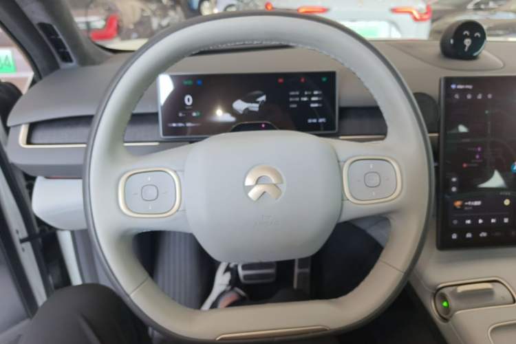 Used Nio ES8 2024 75 kWh Steering Wheel