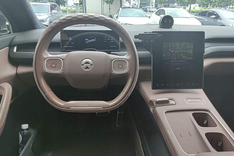 Used Nio ES8 2024 75 kWh Steering Wheel