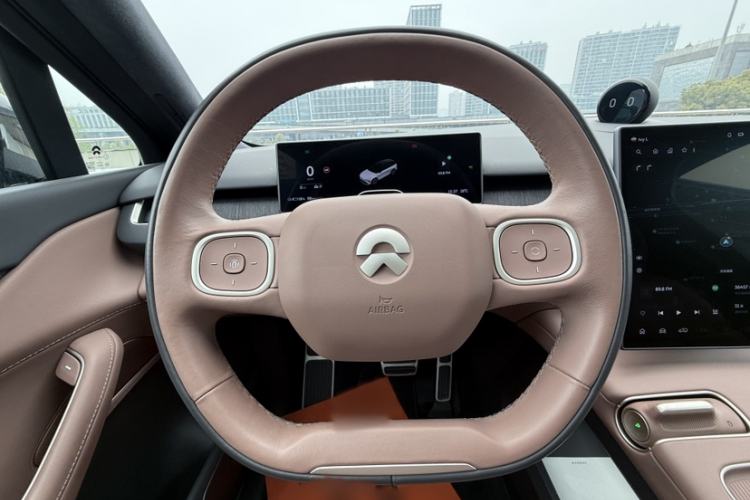 Used Nio ES8 2024 75 kWh Steering Wheel