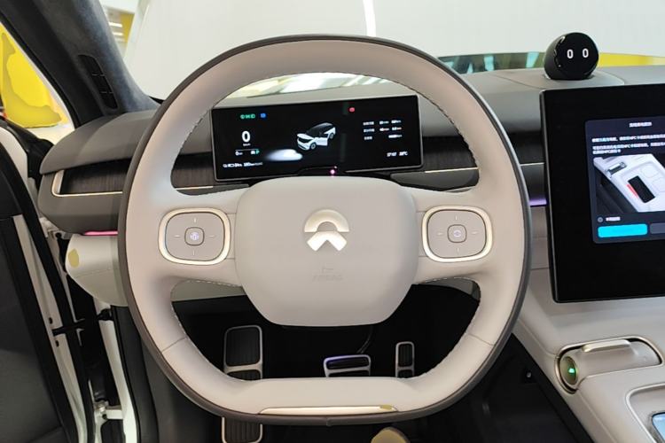 Used Nio ES8 2024 75 kWh Steering Wheel