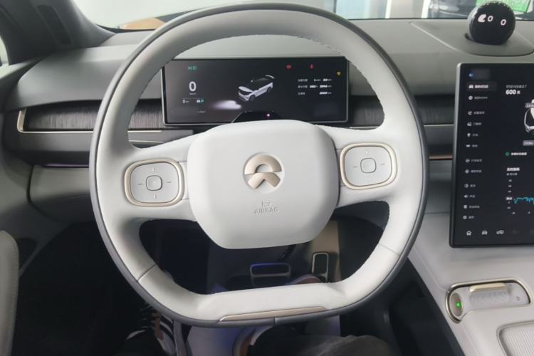 Used Nio ES8 2024 75 kWh Steering Wheel