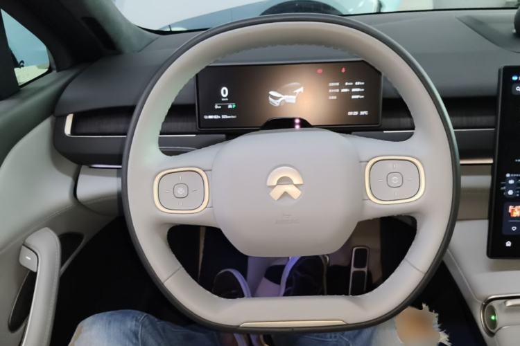 Used Nio ES8 2024 75 kWh Steering Wheel