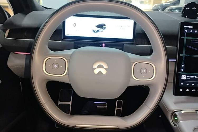 Used Nio ES8 2024 75 kWh Steering Wheel