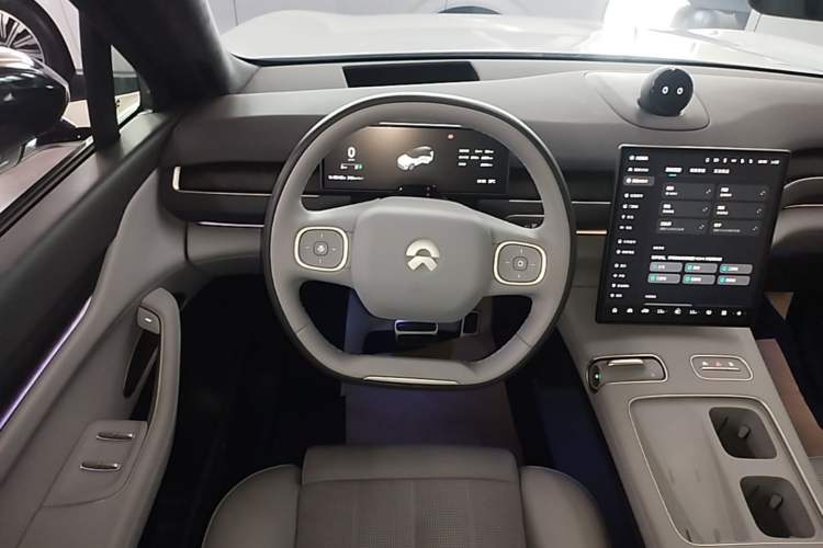 Used Nio ES8 2024 75 kWh Steering Wheel
