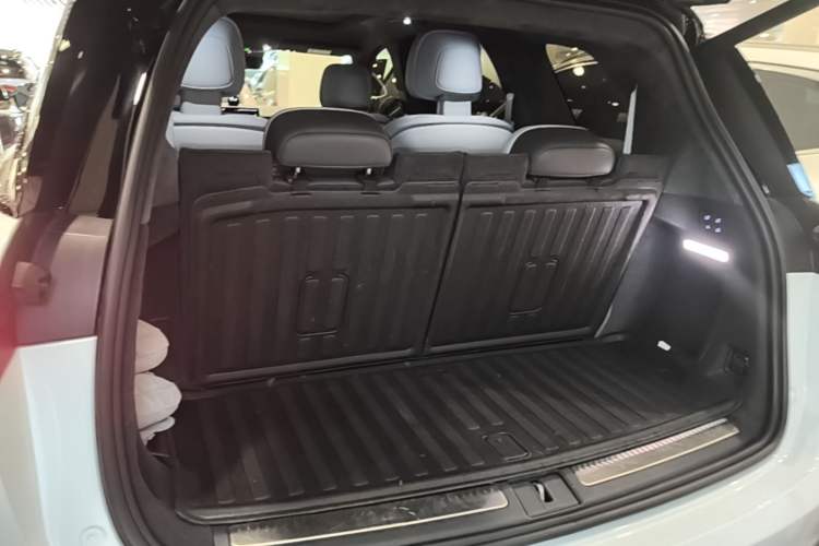 Used Nio ES8 2024 75 kWh Executive Edition Trunk