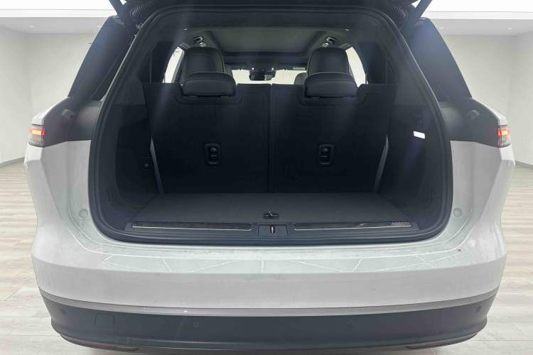 Used Nio ES8 2024 75 kWh Trunk