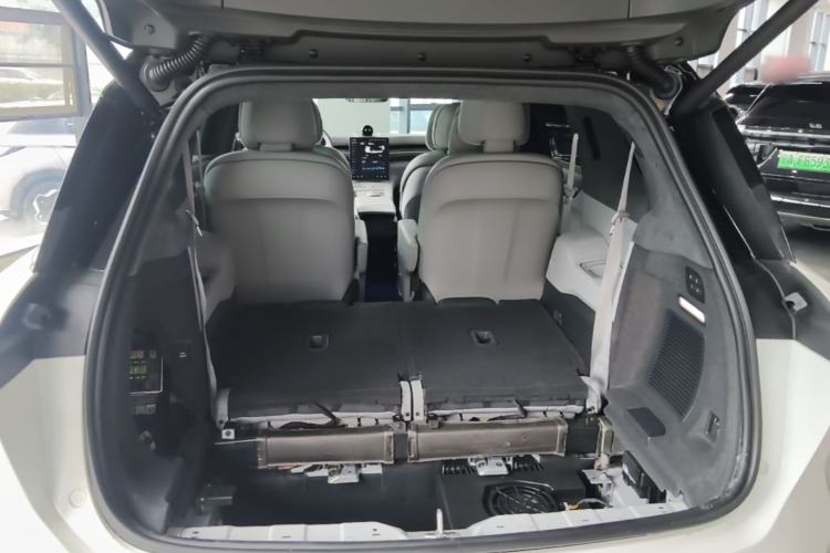 Used Nio ES8 2024 75 kWh Trunk