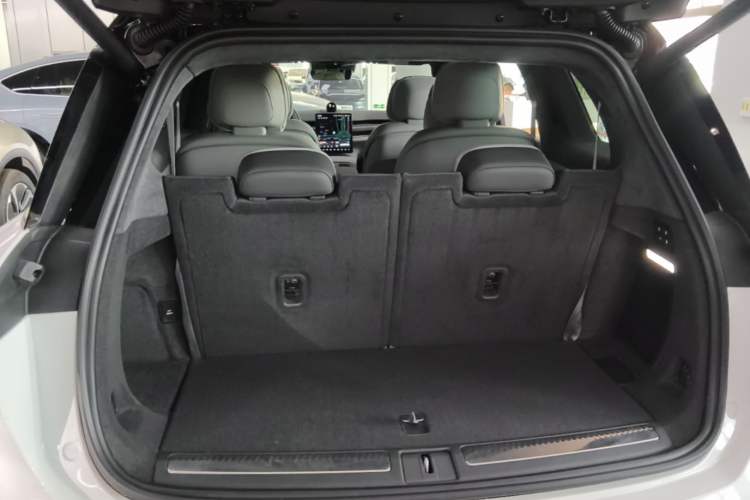 Used Nio ES8 2024 75 kWh Trunk