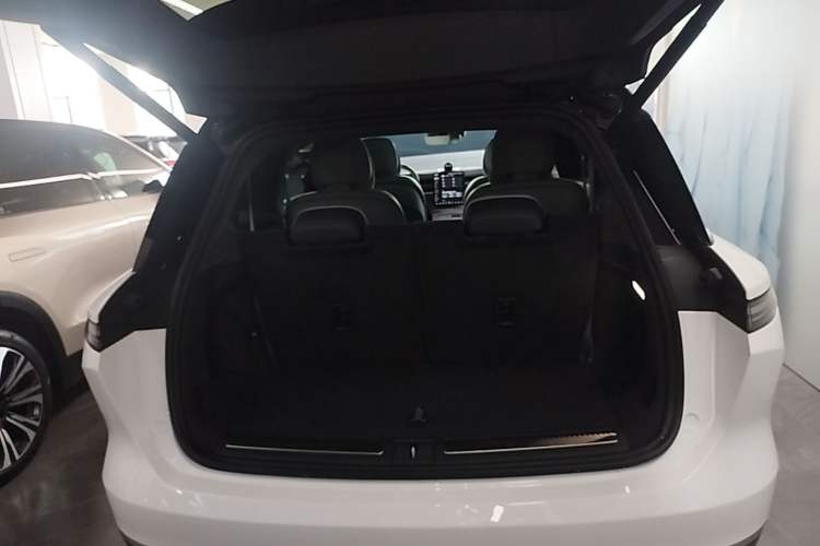 Used Nio ES8 2024 75 kWh Trunk