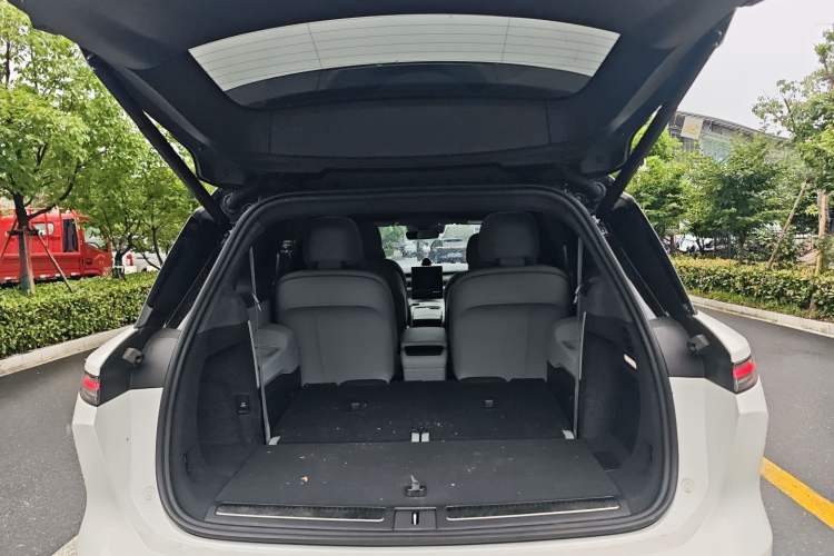 Used Nio ES8 2024 75 kWh Executive Edition Trunk