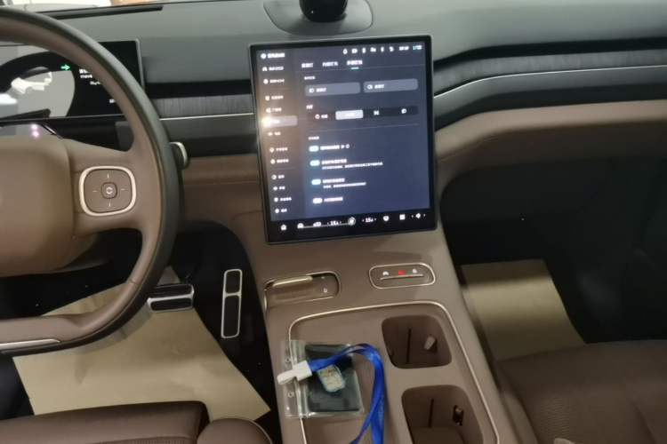 Used Nio ES8 2024 75 kWh Audio And AC Panel