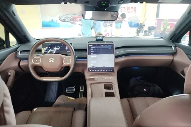 Used Nio ES8 2024 75 kWh Center Console