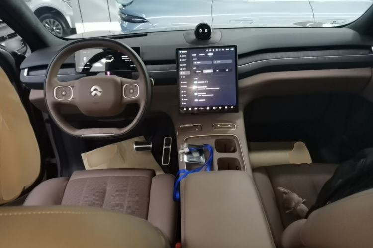 Used Nio ES8 2024 75 kWh Center Console