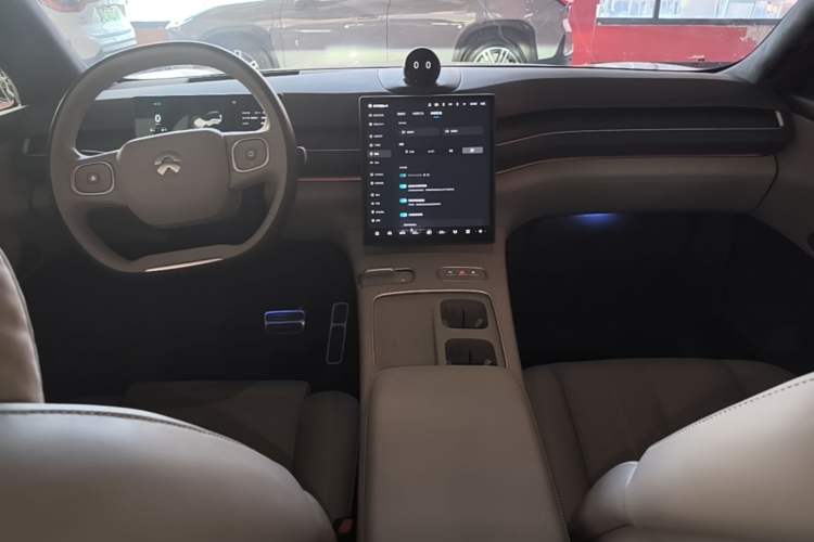 Used Nio ES8 2024 75 kWh Executive Edition Center Console