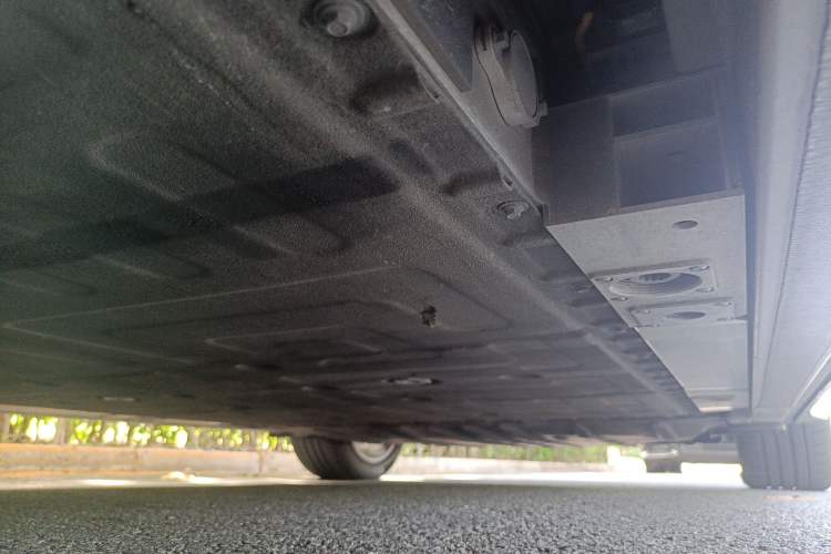 Used Nio ES8 2024 75 kWh Chassis Front Left