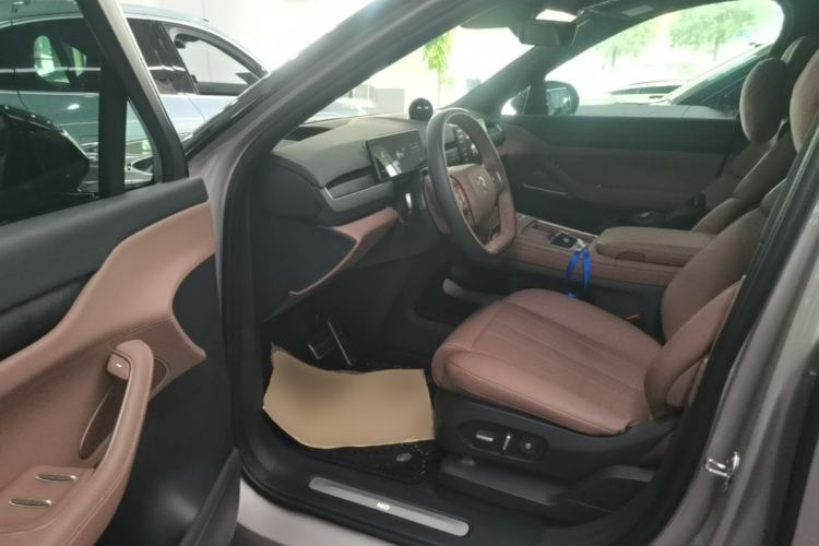 Used Nio ES8 2024 75 kWh Driver Seat
