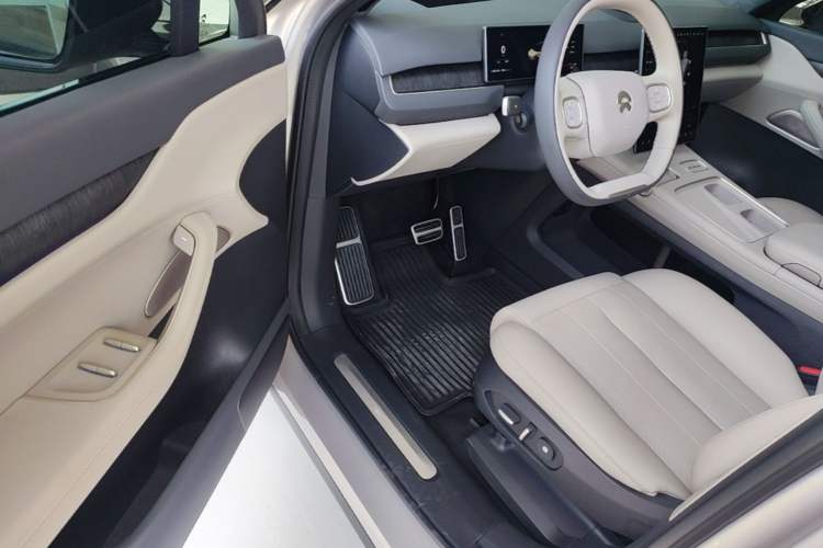 Used Nio ES8 2024 75 kWh Driver Seat