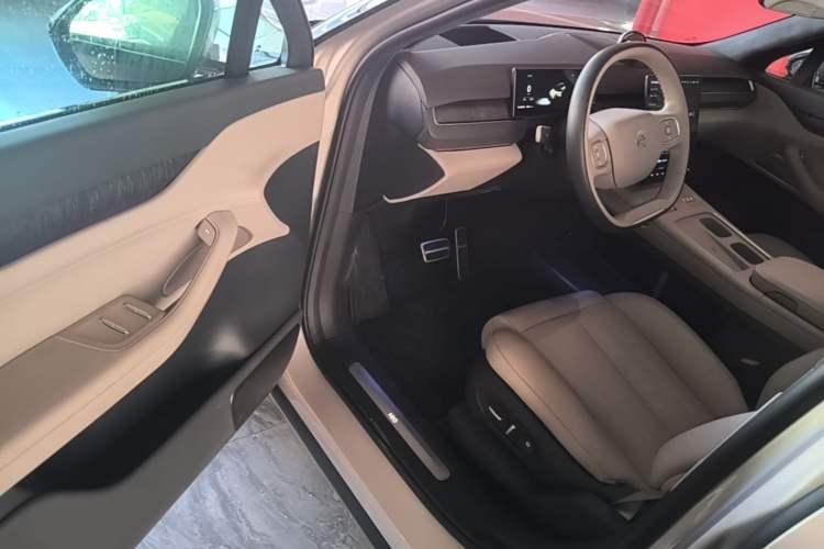 Used Nio ES8 2024 75 kWh Executive Edition Driver Seat