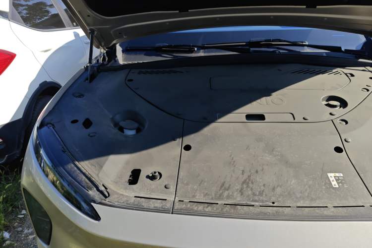 Used Nio ES8 2024 75 kWh Engine Bay Right