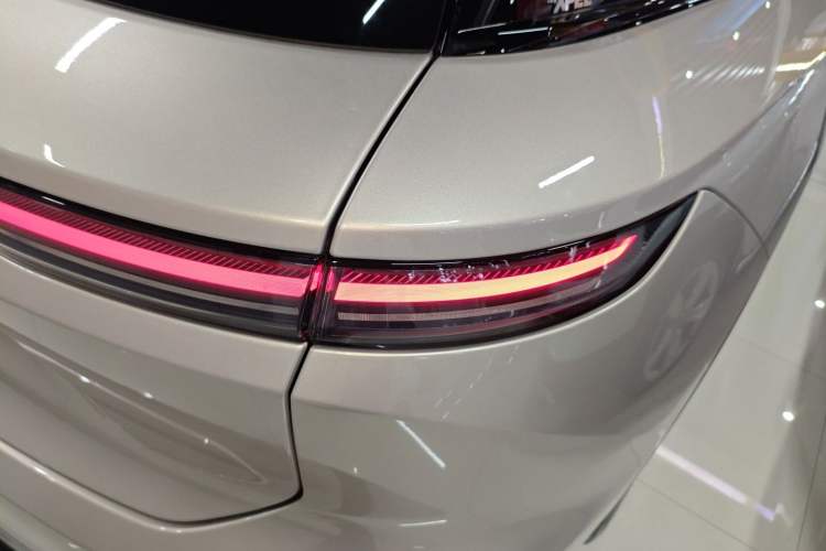 Used Nio ES8 2024 75 kWh Exterior 6