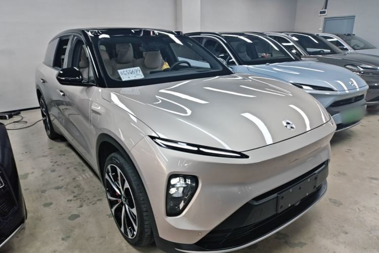 Used Nio ES8 2024 100kWh Signature Edition Front Right 45 Deg