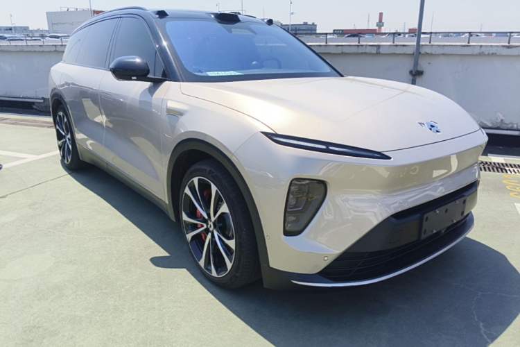 Used Nio ES8 2024 100kWh Signature Edition Front Right 45 Deg