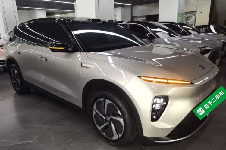 Used Nio ES8 2024 75 kWh Front Right 45 Deg