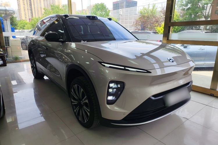 Used Nio ES8 2024 75 kWh Front Right 45 Deg