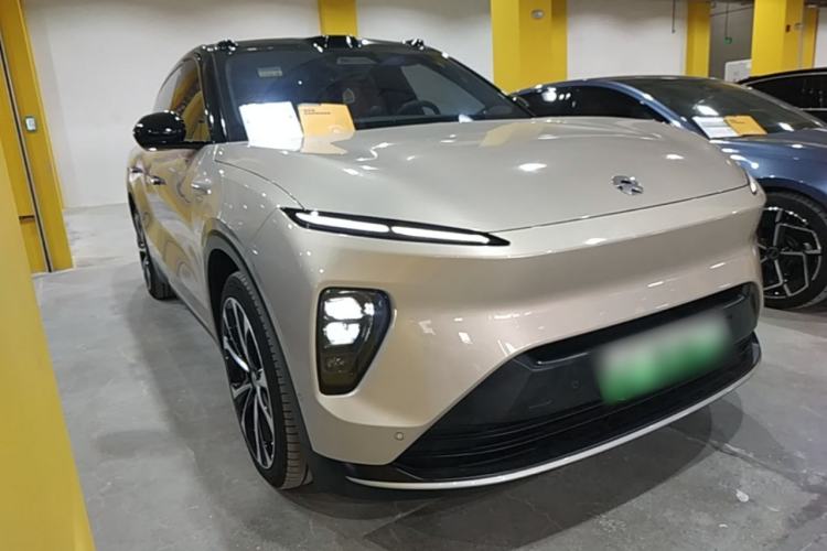 Used Nio ES8 2024 100kWh Signature Edition Front Right 45 Deg