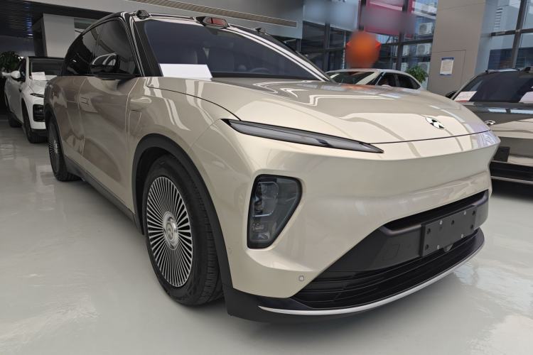 Used Nio ES8 2024 75 kWh Front Right 45 Deg