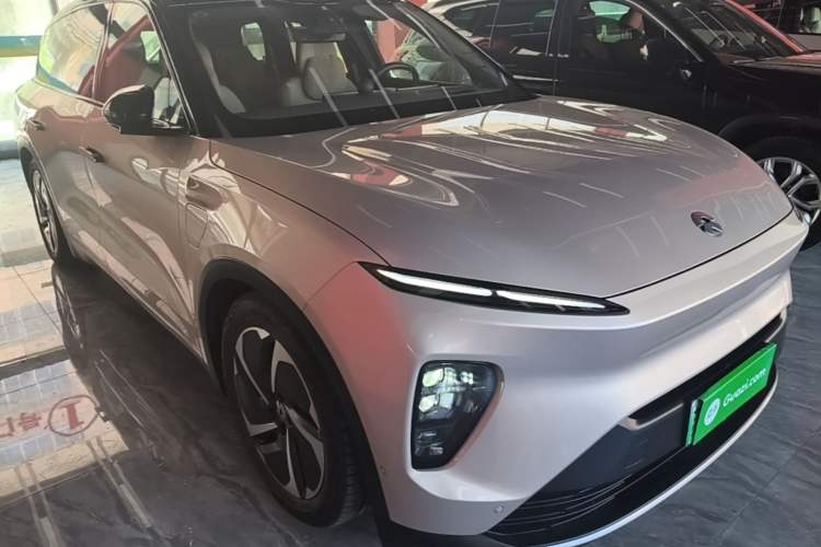Used Nio ES8 2024 75 kWh Executive Edition Front Right 45 Deg