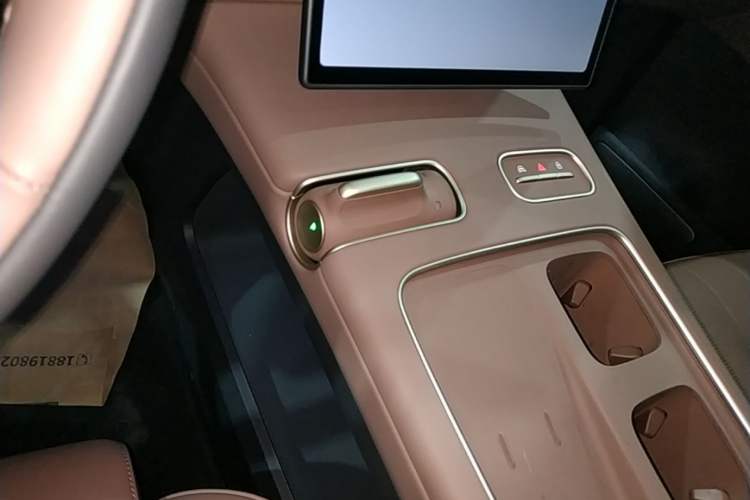 Used Nio ES8 2024 100kWh Signature Edition Gear Lever