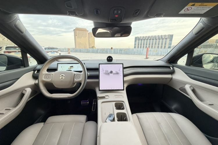 Used Nio ES8 2024 75 kWh Interior 1