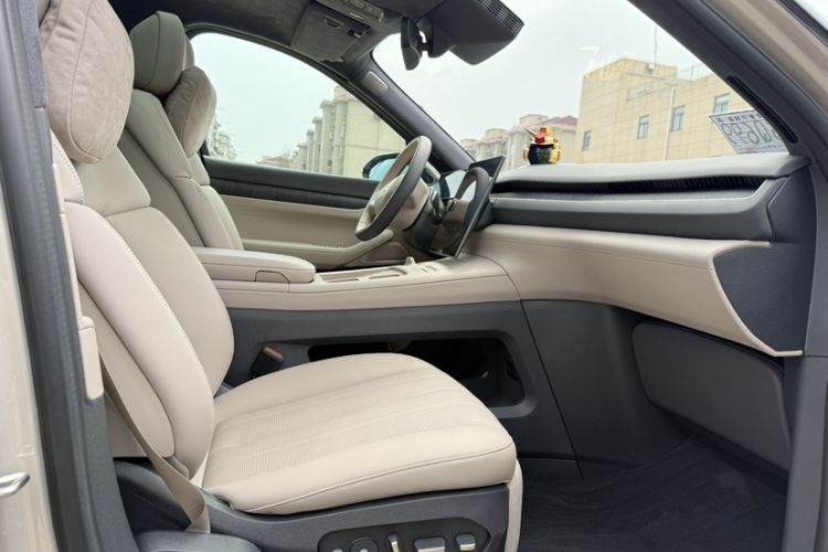 Used Nio ES8 2024 100kWh Signature Edition Interior 2