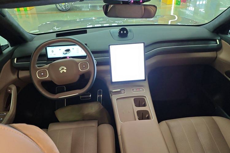 Used Nio ES8 2024 75 kWh Interior 2