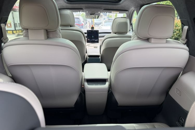 Used Nio ES8 2024 100kWh Signature Edition Interior 3