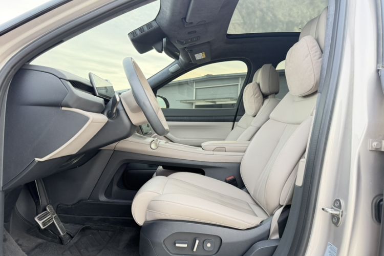 Used Nio ES8 2024 75 kWh Interior 3