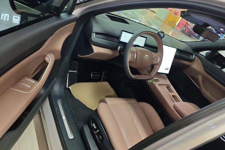 Used Nio ES8 2024 75 kWh Interior 3